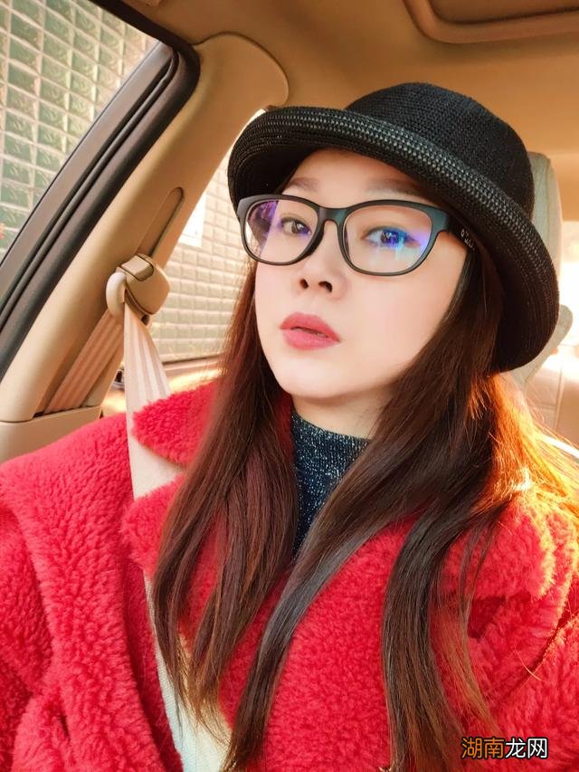 人到中年穿衣服懂得品味  中年女人穿着看出生活质量