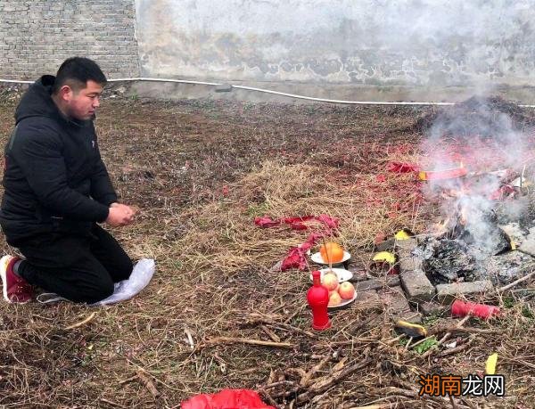 给死去的人烧纸钱真的有用吗 烧纸钱给去世的人能收到吗