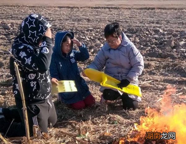 给死去的人烧纸钱真的有用吗 烧纸钱给去世的人能收到吗