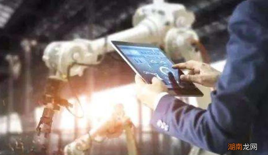 WeCruitr推出反机器人化的求职和面试流程的机器人