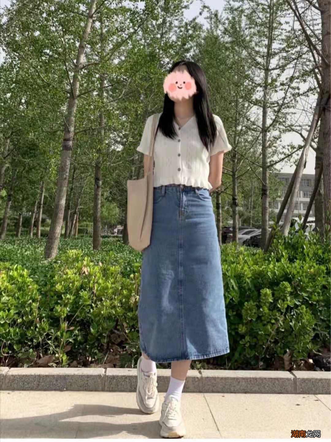 半身牛仔裙时尚穿搭 半身牛仔裙搭配什么上衣好看图片