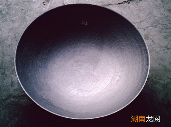 新铁锅第一次使用技巧 大铁锅怎么开锅不生锈不粘锅