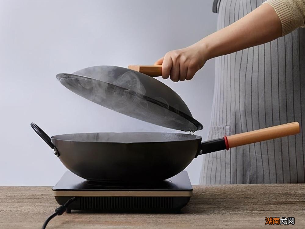 正确开锅方法后不粘也不生锈 铁锅开锅的最佳方法
