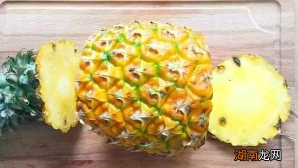 不浪费切菠萝的正确做法 菠萝自己在家怎么切片方便省事