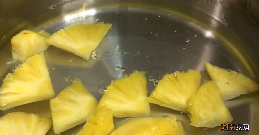 不浪费切菠萝的正确做法 菠萝自己在家怎么切片方便省事