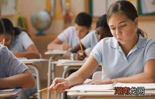 上课爱走神如何纠正 怎么教育孩子上课注意力集中