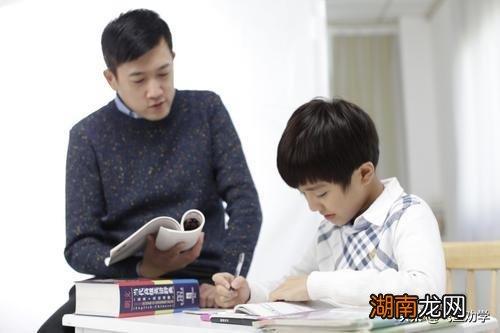 上课爱走神如何纠正 怎么教育孩子上课注意力集中