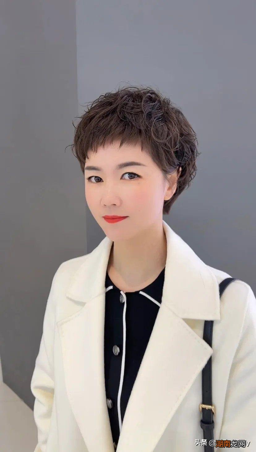 头发少个子不高脸盘大选这3种 脸大头发少适合什么发型