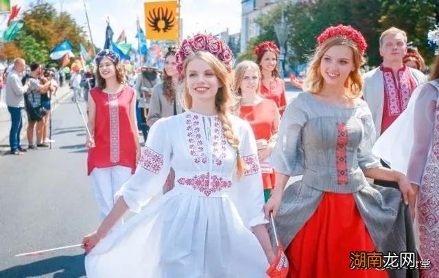 为什么白俄罗斯的人口这么少 白俄罗斯位置在哪里