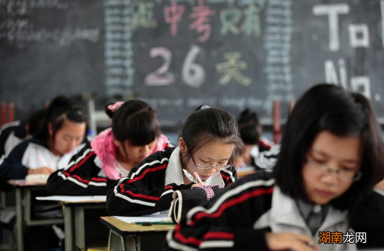 中考当天考生穿衣服要点 中考适合穿什么颜色的衣服