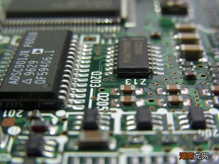 手机屏幕出现线条怎么自修 屏幕突然出现彩色条纹怎么办