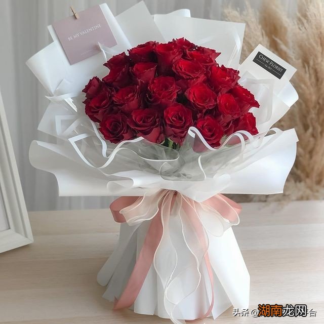 情人节不同阶段送什么花合适 情人节送什么花表示初恋