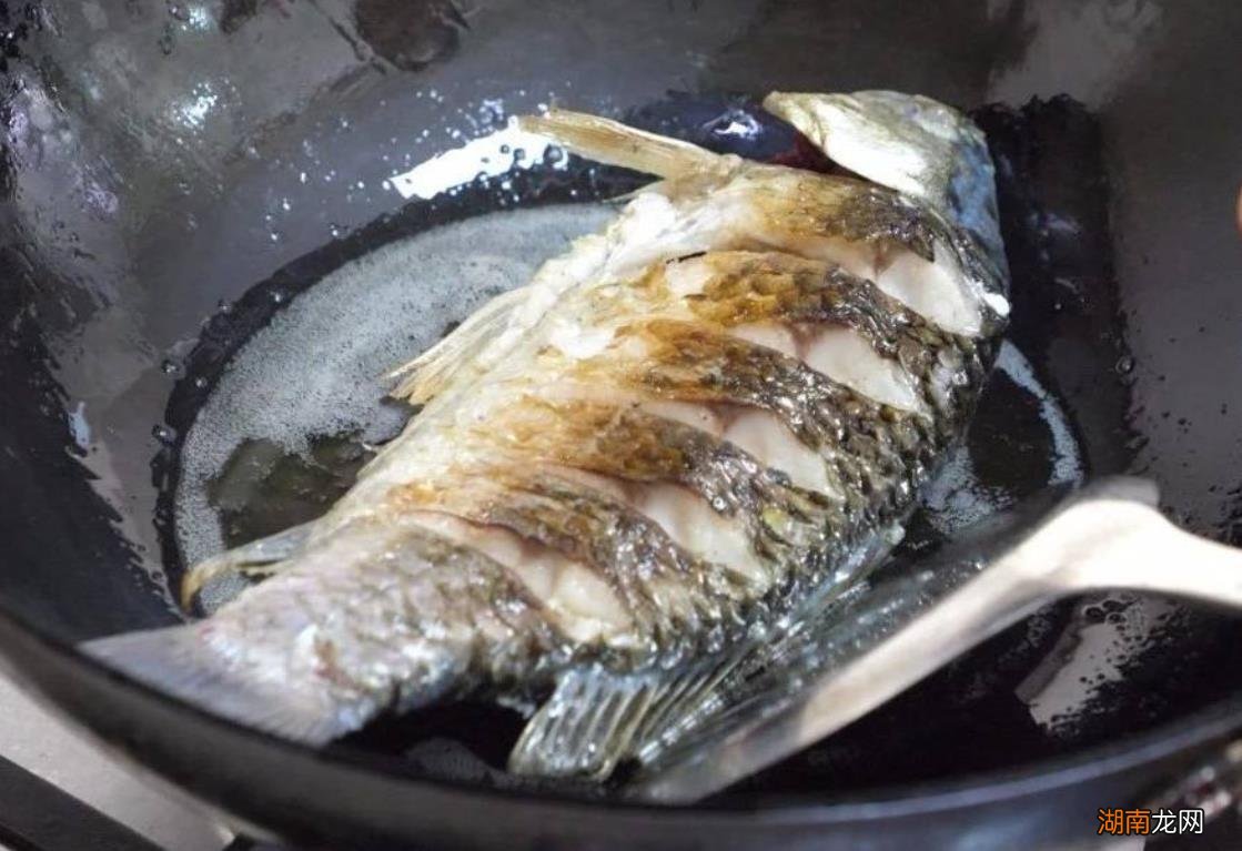 煎鱼牢记3诀窍不掉皮不会碎 怎样煎鱼不粘锅又不破皮窍门