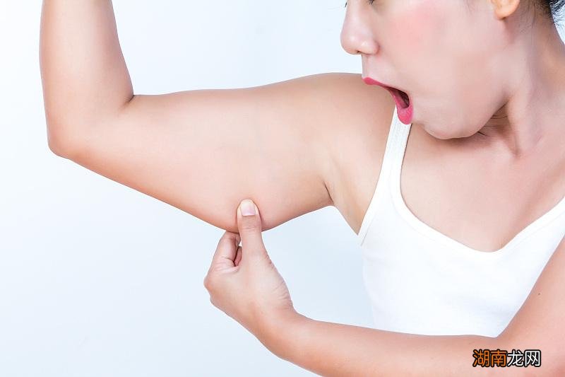 坚持锻炼这组动作是能消除赘肉的 蝴蝶臂怎么减最有效
