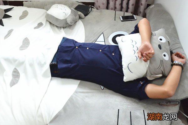 从科学角度解释鬼压床的原因 睡觉鬼压床是什么感觉