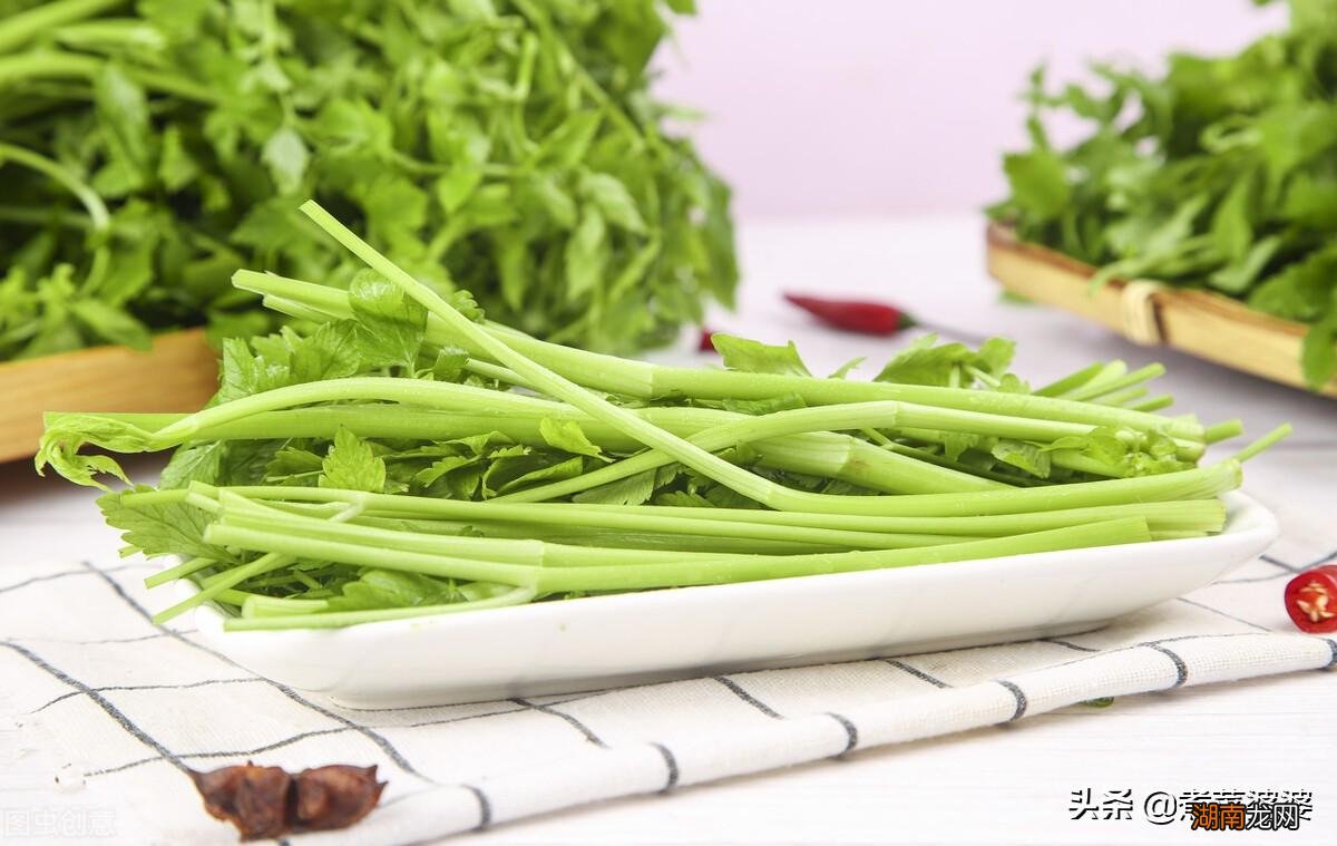 水芹用热水焯一下的原因 水芹菜为什么要焯水再炒才能吃吗