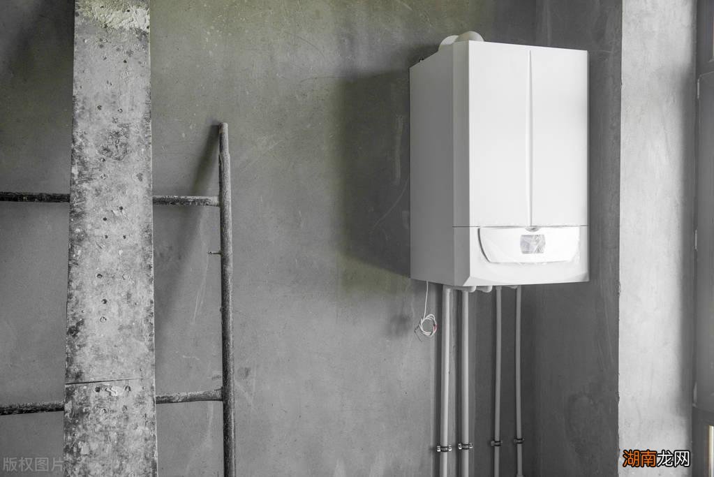 教你轻松检测维修热水器滴水小妙招 电热水器漏水怎么办