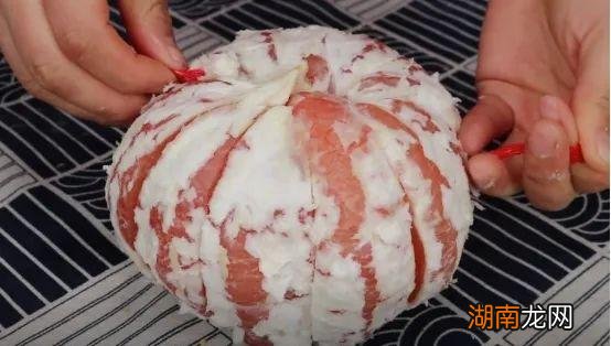 教你3个小窍门快速轻松去柚子皮 柚子怎么剥才干净