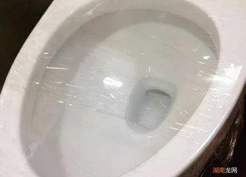 卫生纸堵塞马桶解决办法 纸巾堵住了马桶如何自己快速疏通