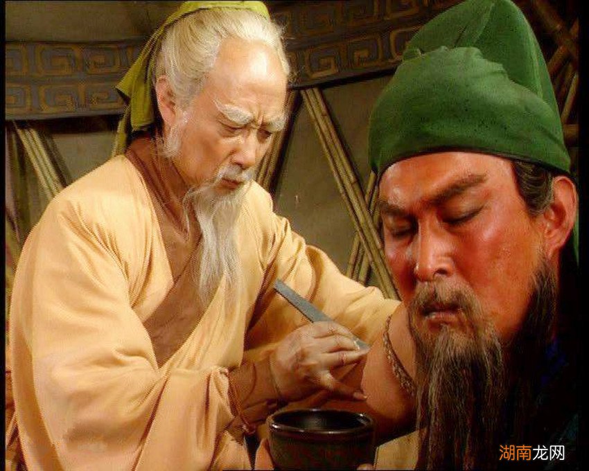 三国演义中关羽刮骨疗毒的主要内容 刮骨疗毒的故事