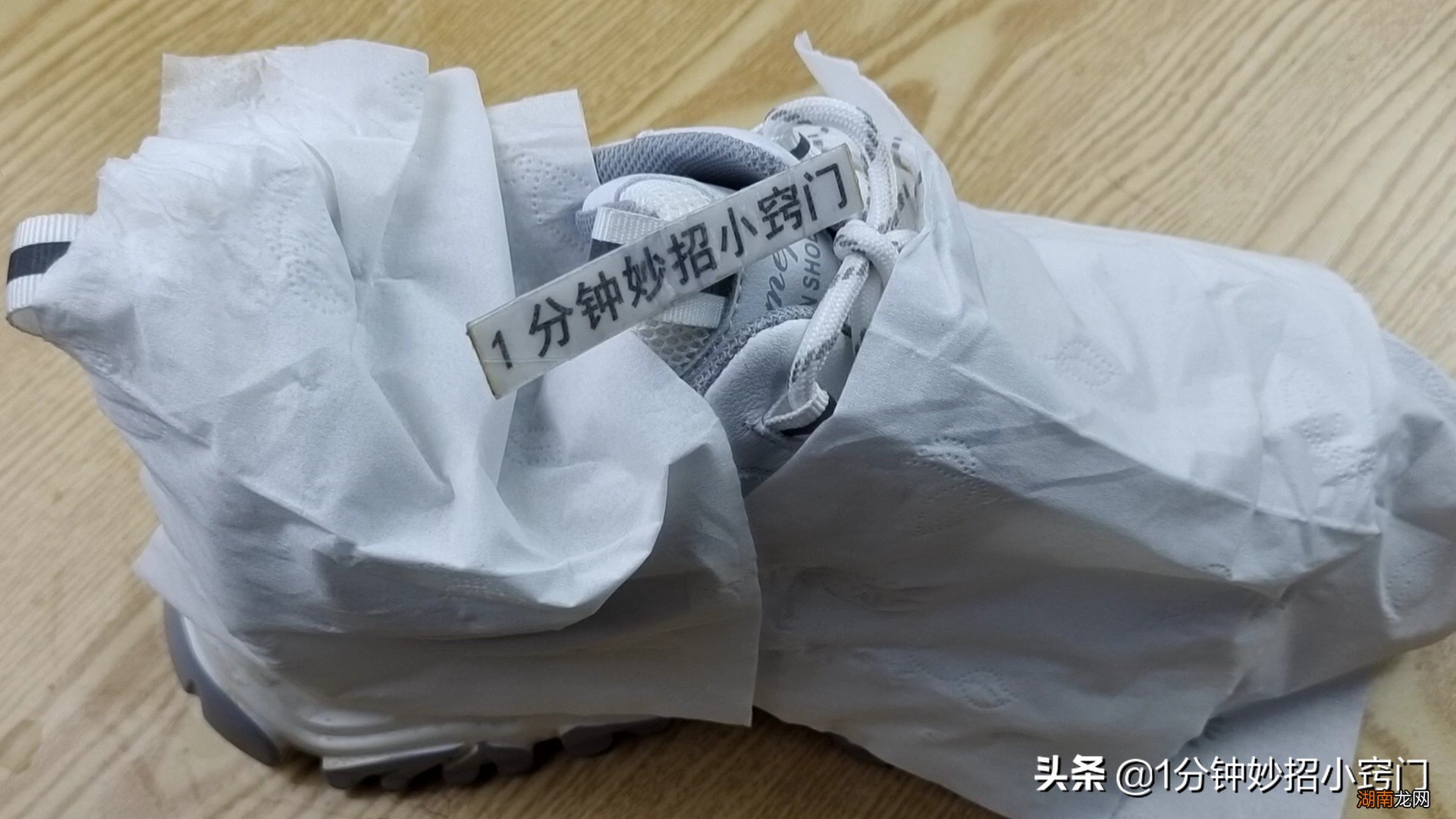 洗白色运动鞋的好方法 白运动鞋脏了怎么清理干净变白