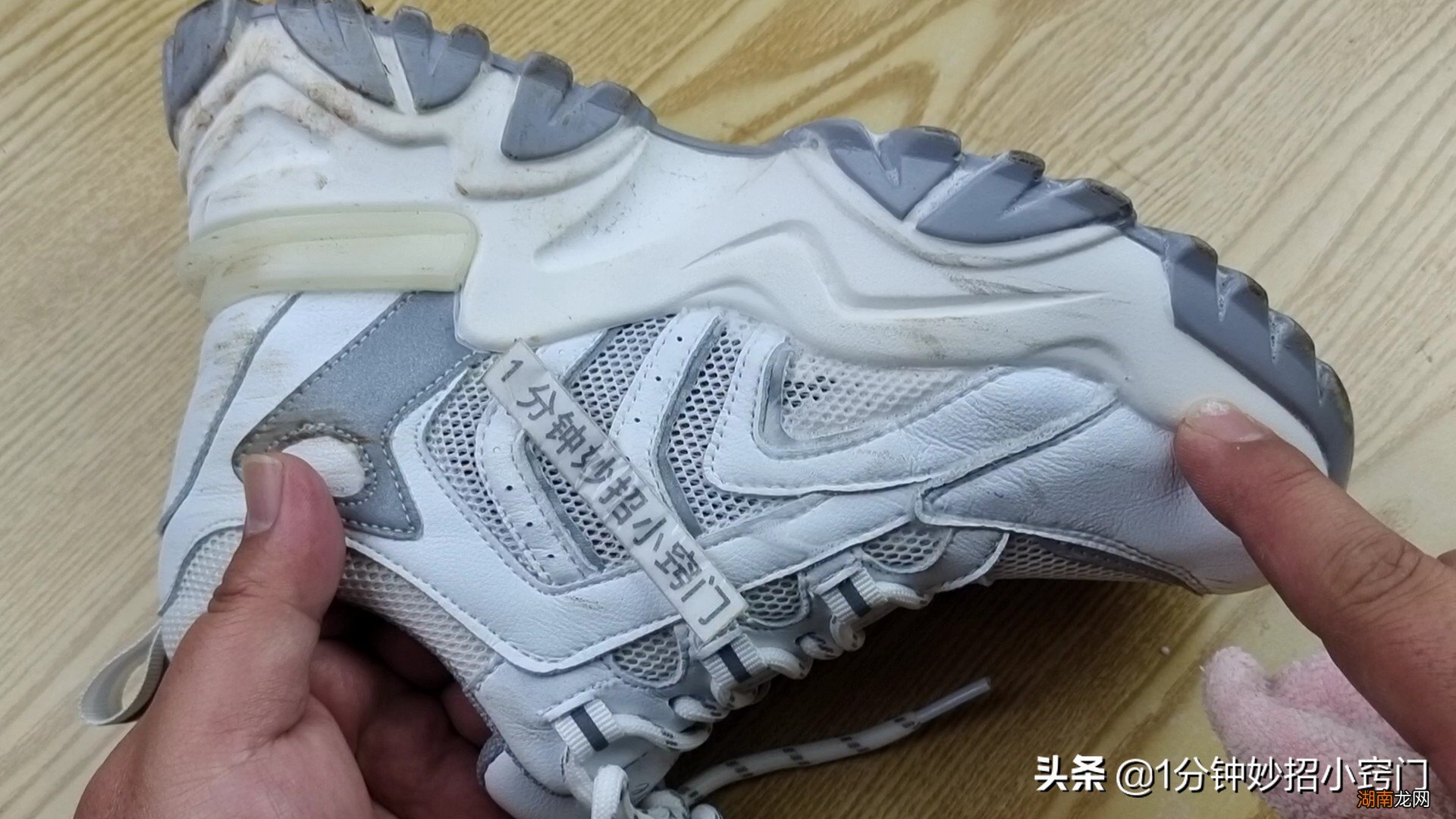 洗白色运动鞋的好方法 白运动鞋脏了怎么清理干净变白