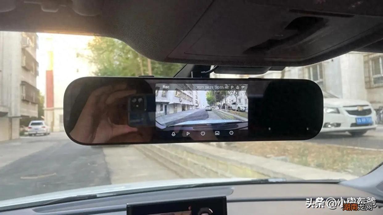 怎样查看行车记录仪里的视频?会自动删除前面的记录吗?