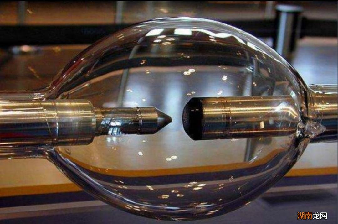 谁制造了世界上第一台蒸汽机 蒸汽机是谁发明的什么时候