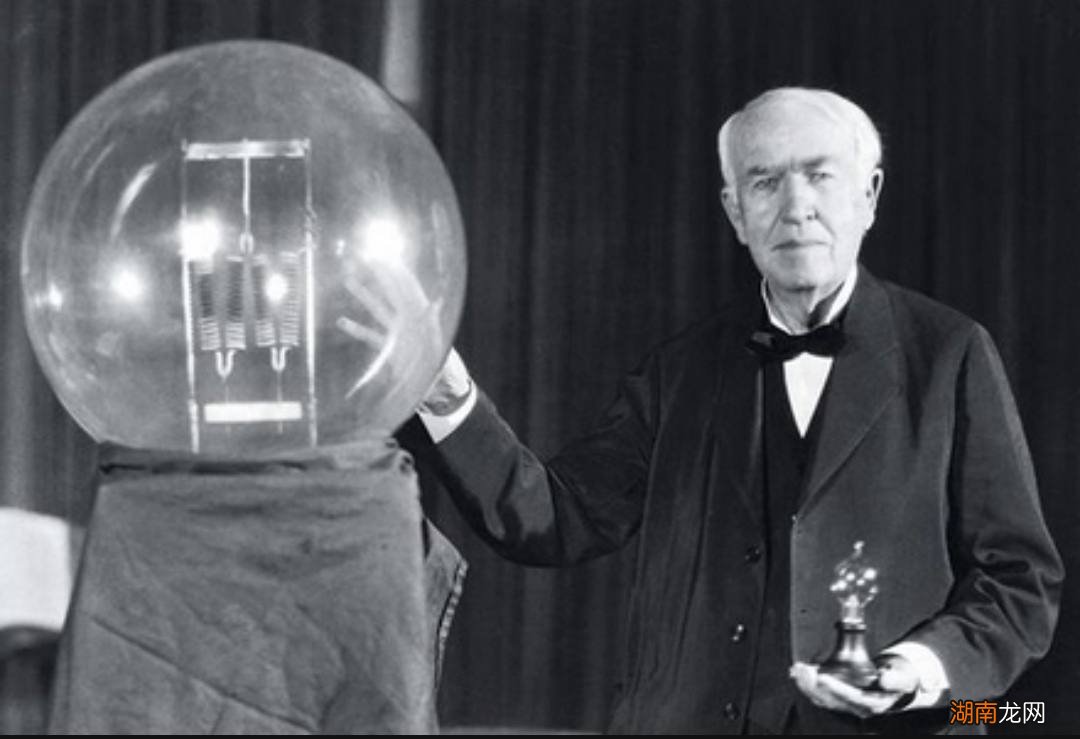 谁制造了世界上第一台蒸汽机 蒸汽机是谁发明的什么时候