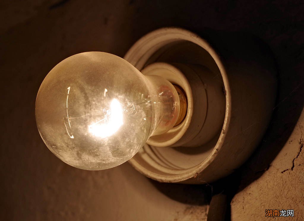 谁制造了世界上第一台蒸汽机 蒸汽机是谁发明的什么时候