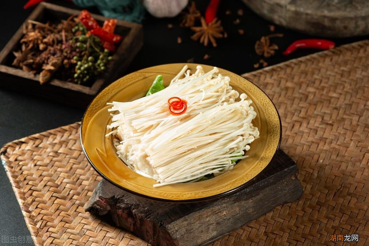 自己在家煮火锅必备菜品 涮火锅的必备食材有哪些配菜