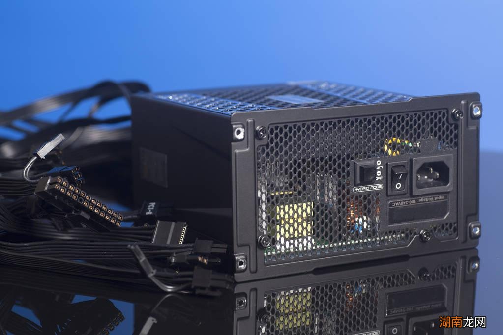 运行显示器不亮怎么办 电脑屏幕打不开但主机正常怎么解决