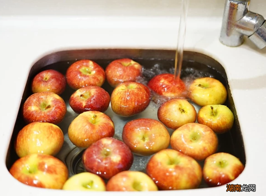 吃苹果前要不要削皮 苹果怎么清洗才干净教程