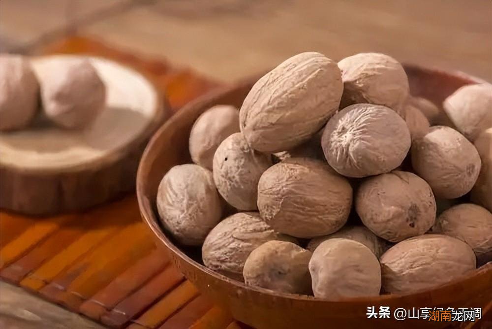 香料肉蔻是什么形状 肉蔻是什么样子的图片