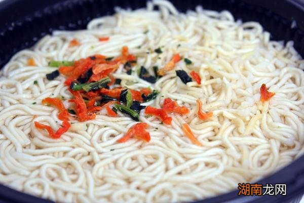 经常吃方便面对身体健康有害吗 方便面算不算垃圾食品