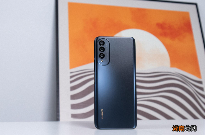 2000元左右华为手机 华为两千块钱左右的手机哪一款好