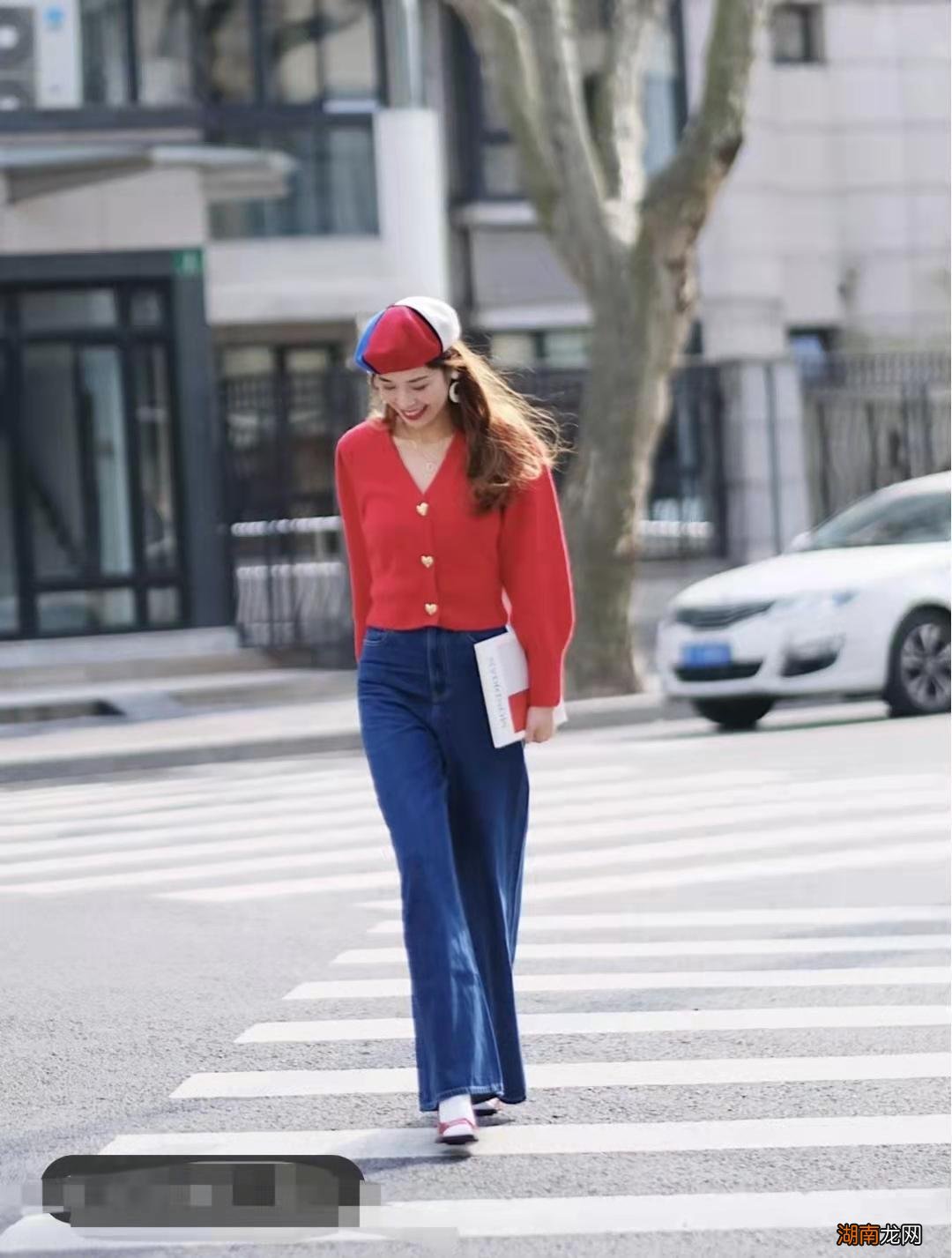 阔腿牛仔裤时尚穿搭技巧 阔腿牛仔裤搭配什么上衣好看