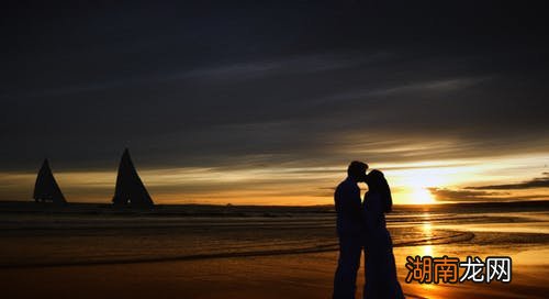 让你彻底走进男人心里的套路 一招让已婚男人男人发疯想你