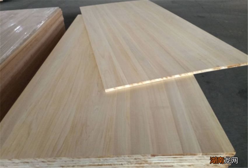 木工分享如何选定制衣柜材料 定制柜子用什么材质比较好