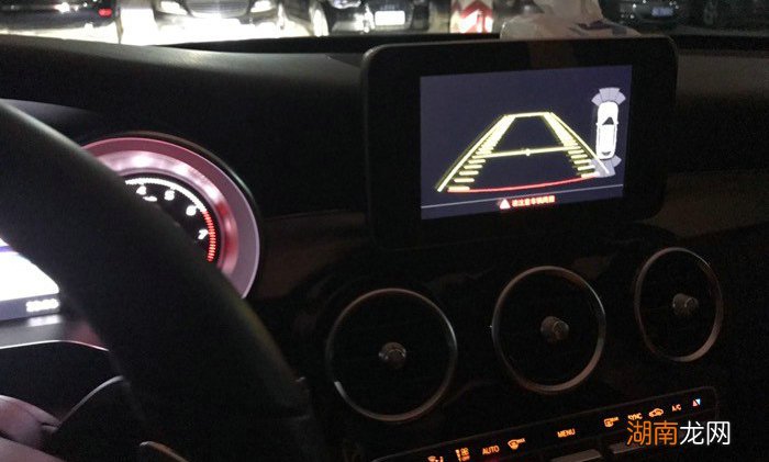 汽车倒车影像黑屏怎么回事