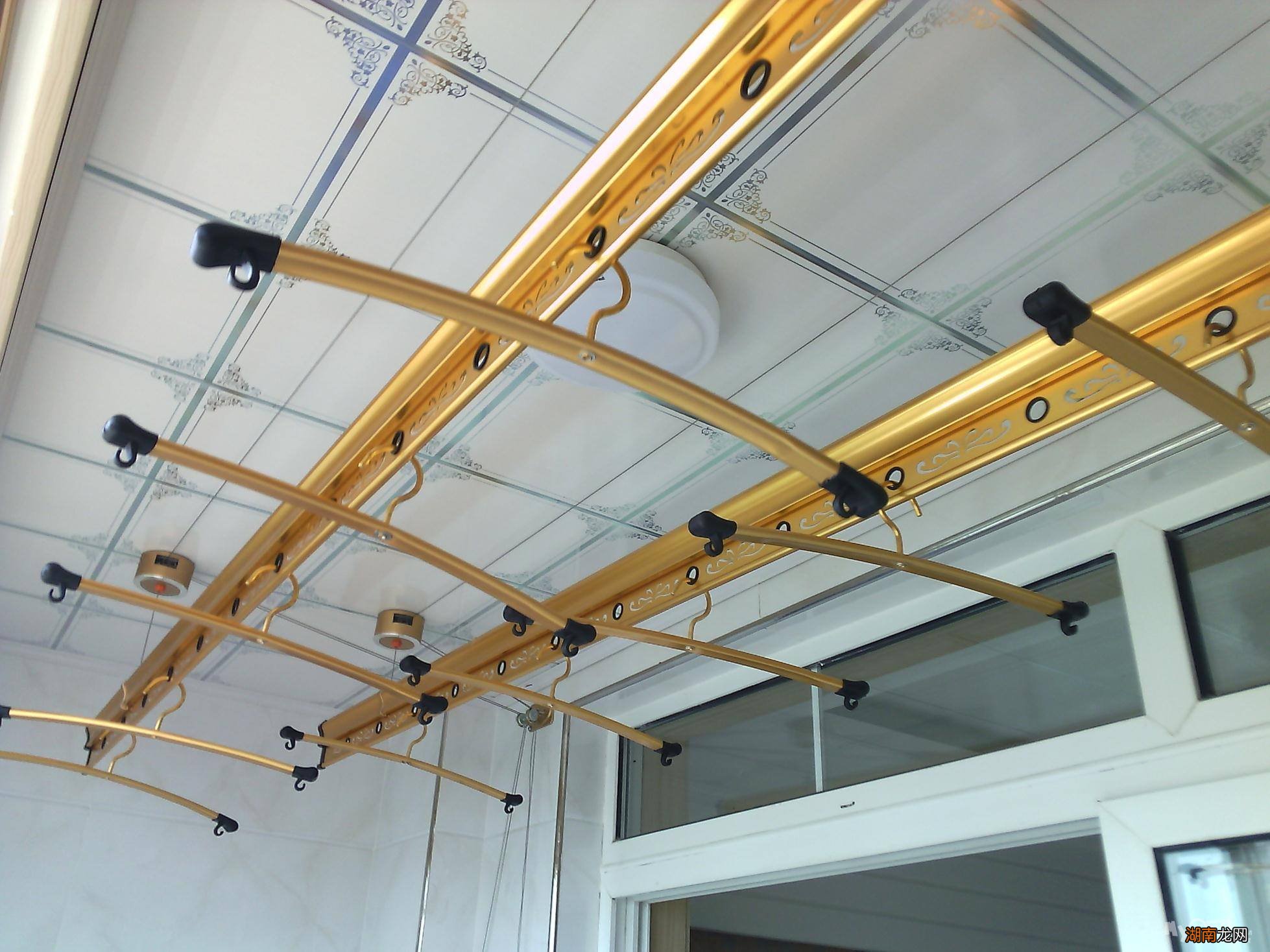 LED灯关灯后闪烁怎么回事 室内led灯闪烁故障解决方法