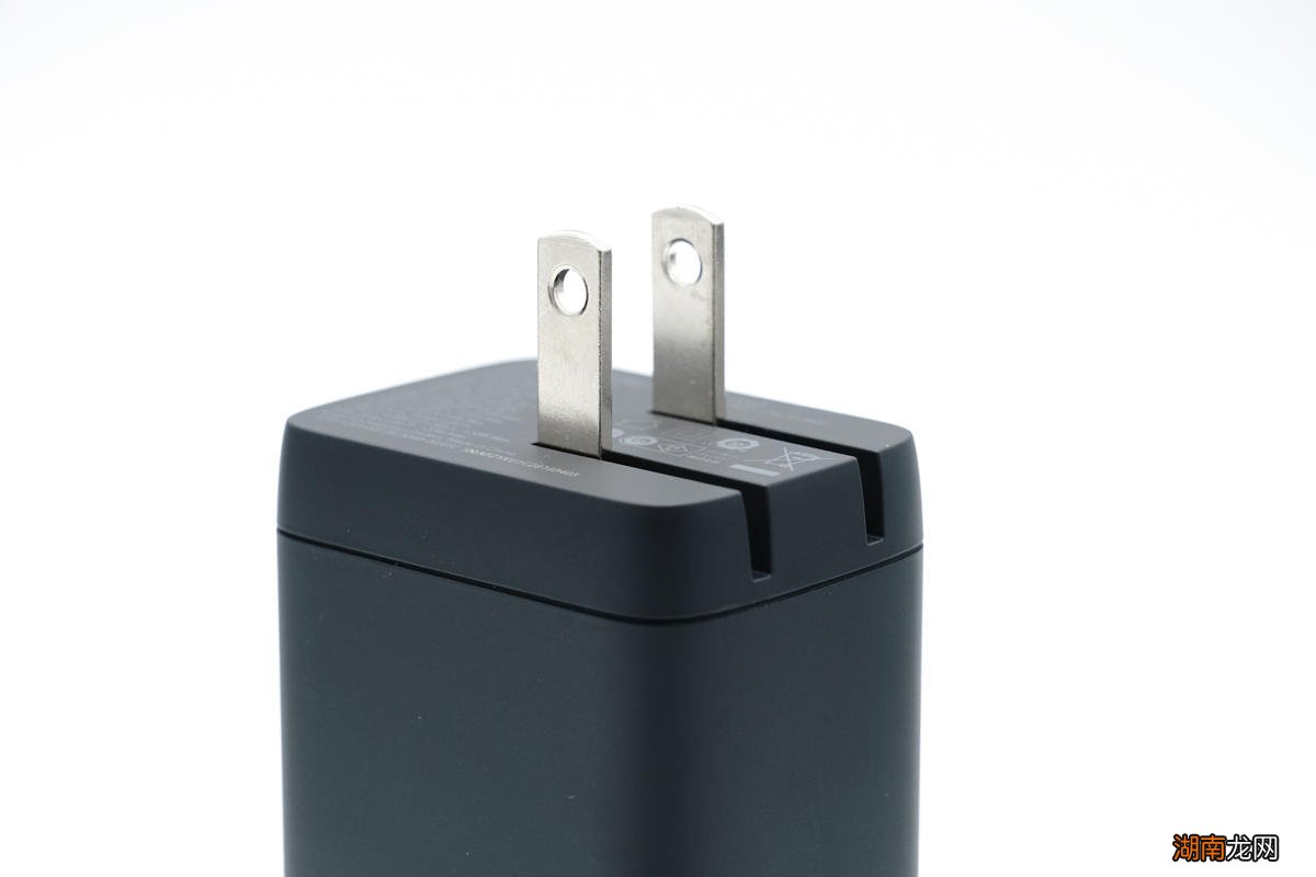 充电器一插上有火花危险吗 我充电器一插上有火花是为啥