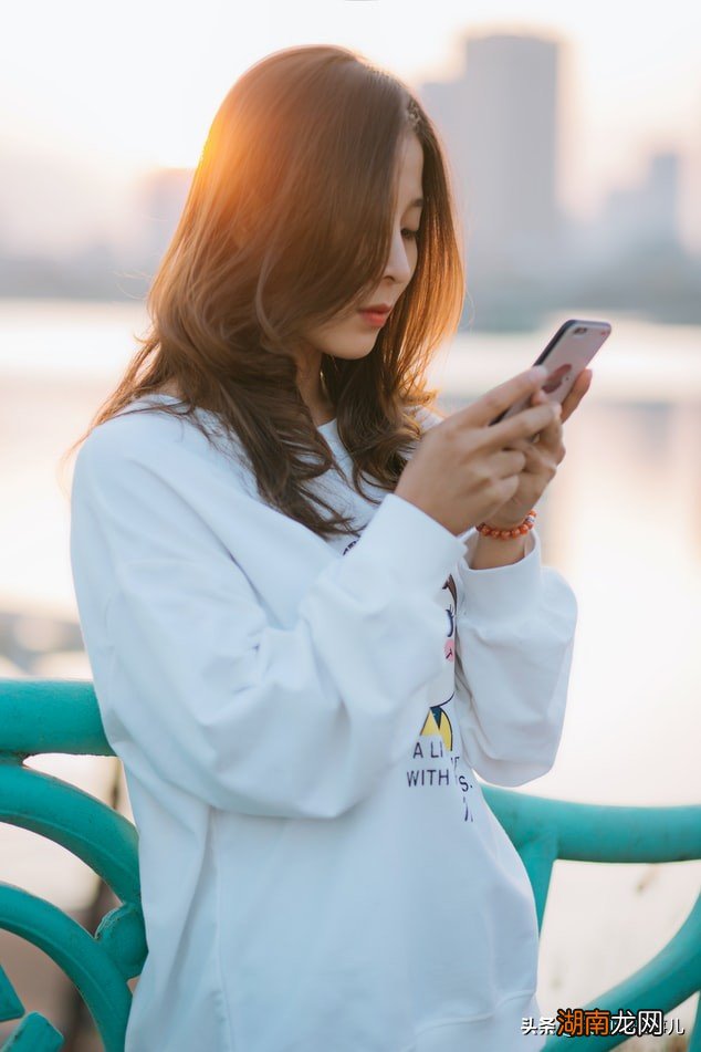 女人频繁发朋友圈说明什么 经常发朋友圈的女人什么心态