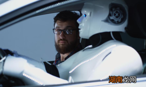 可以驾驶无人驾驶汽车的驾驶机器人的九项基本规则