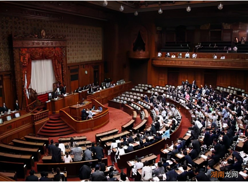 日本为什么总是频繁更换首相 日本历任首相都是谁