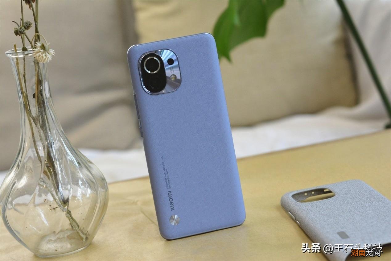 手机换个外屏的费用 小米11屏幕碎了换屏幕要多少钱