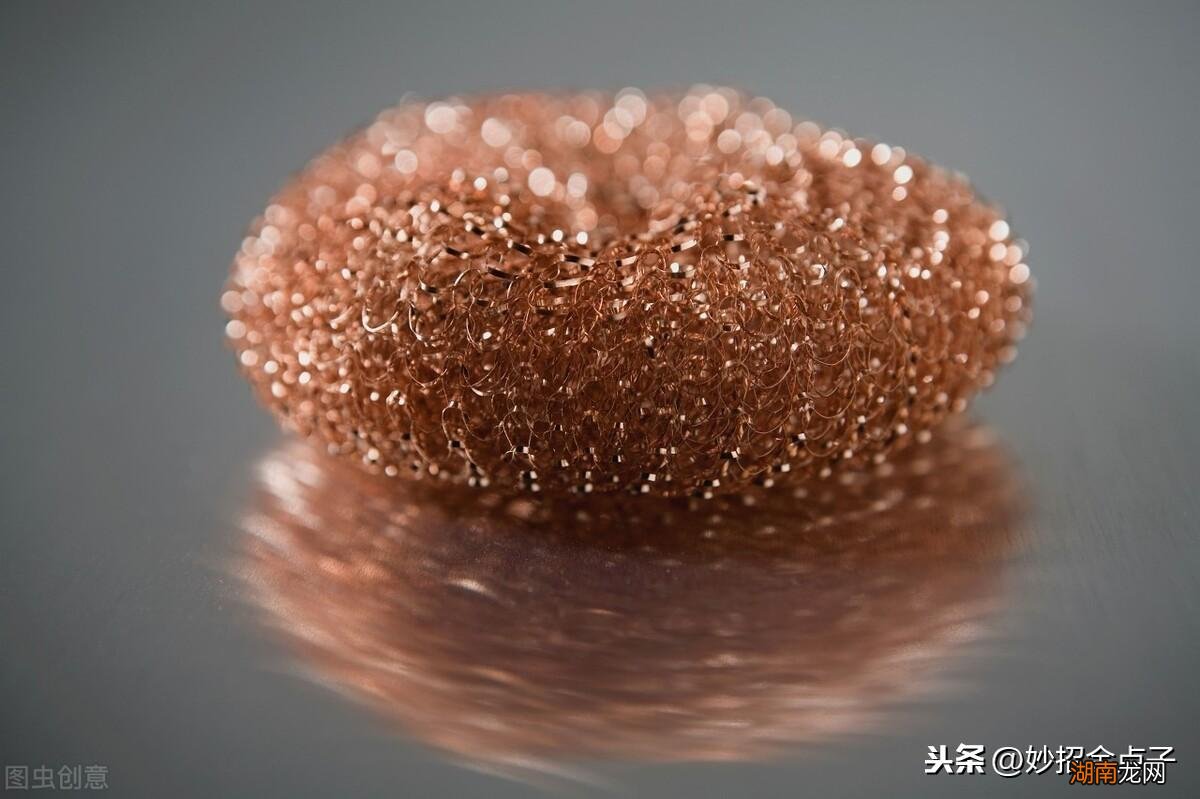 快速清除标签撕小窍门 门上贴的广告纸胶怎么去掉不留痕迹