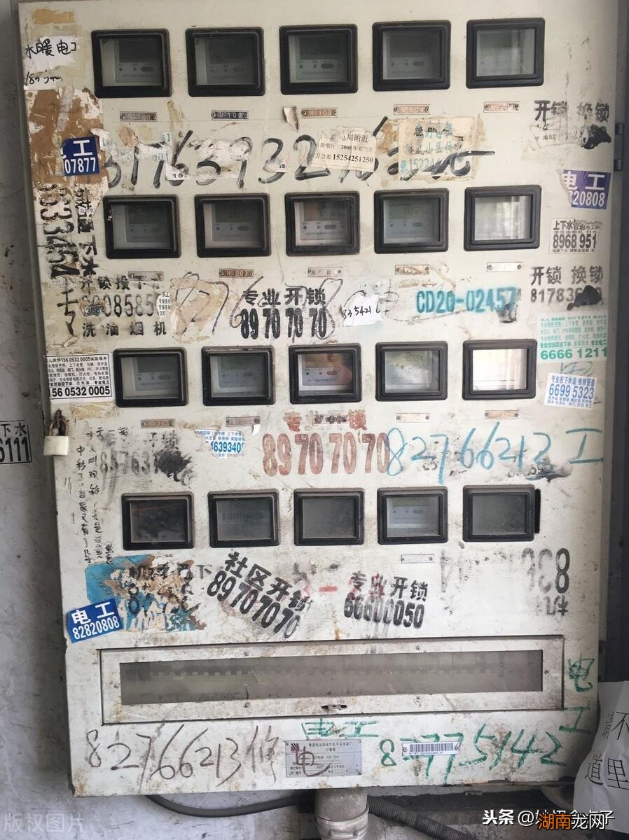 快速清除标签撕小窍门 门上贴的广告纸胶怎么去掉不留痕迹