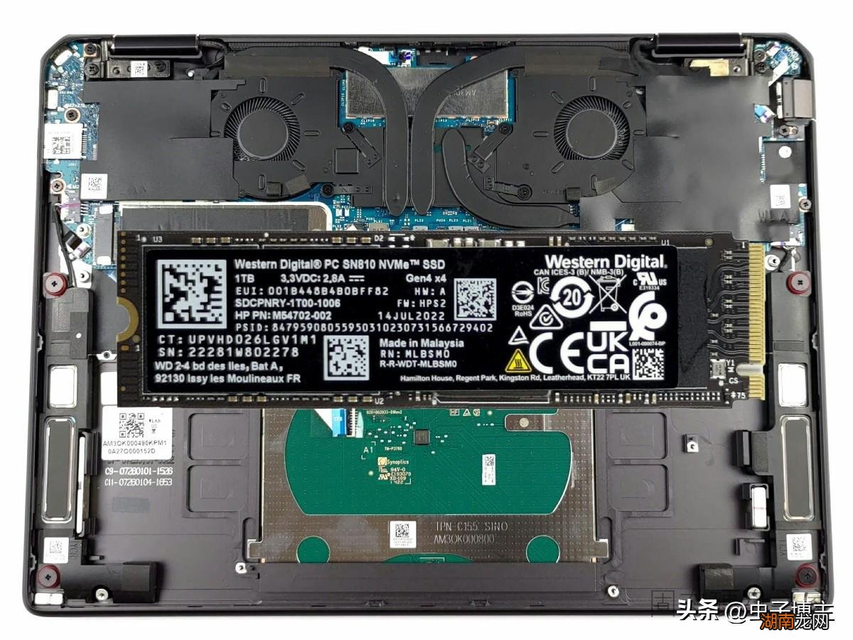 惠普笔记本后盖拆开教程 笔记本后盖怎么拆图解