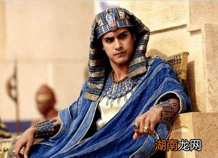 阿布辛贝神庙里4座雕像分别是谁 阿布辛贝神庙四尊神像